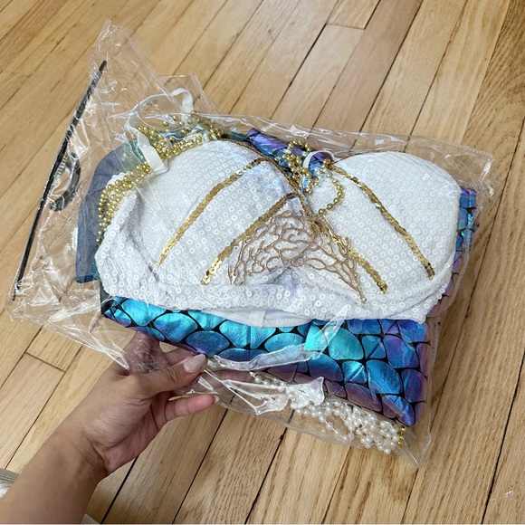 UNDER THE SEA MERMAID HALLOWEEN COSTUME - ADULT XS/S - Picture 4 of 5